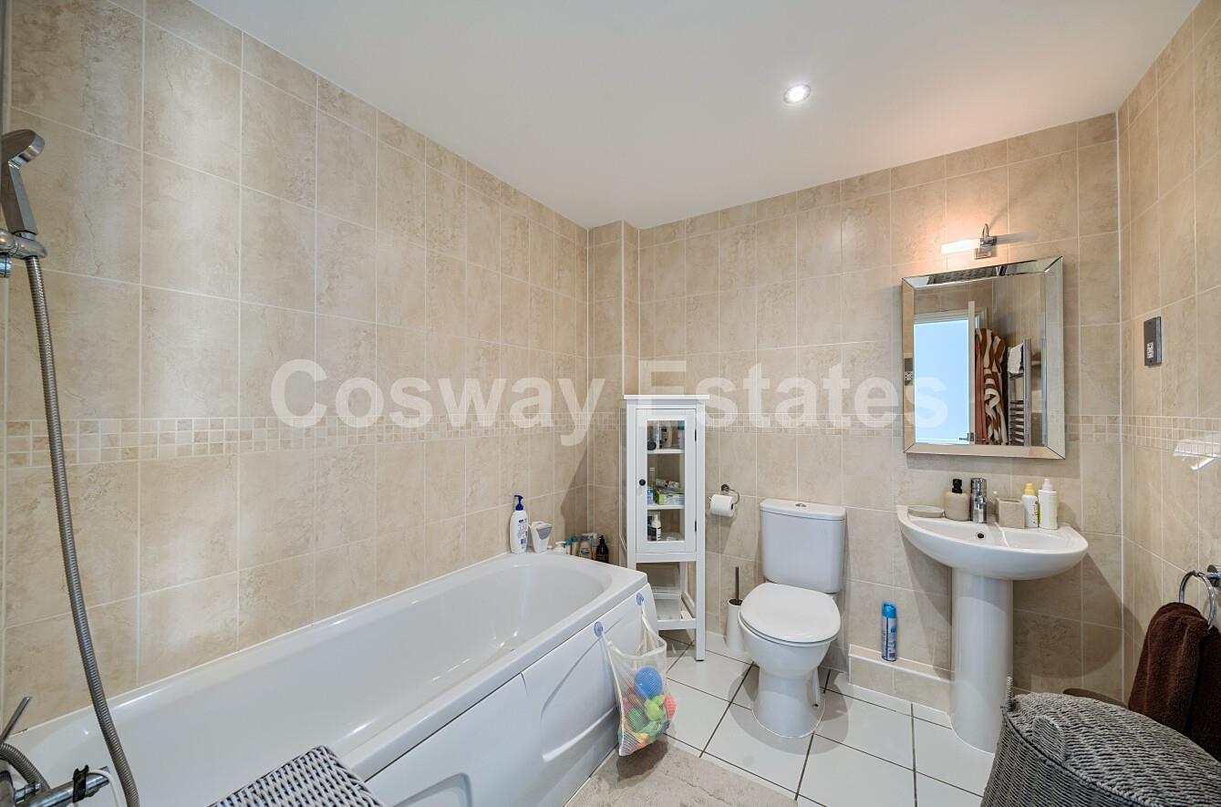 Bampton Drive, Mill Hill, NW7, London